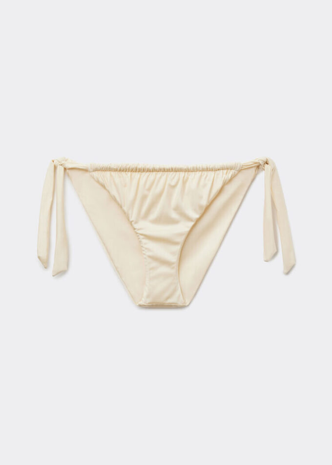 Bikiny s spodními díly se zavazováním na bocích, lesklý satén